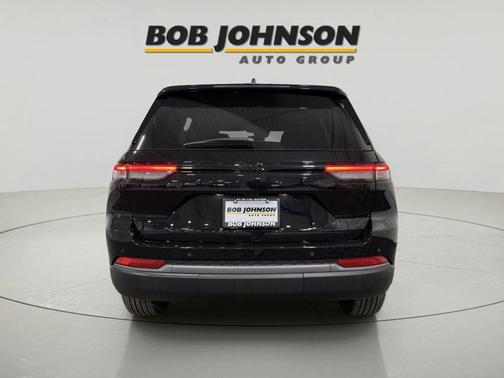 Diamond Black Crystal Pearlcoat 2026 Jeep Grand Cherokee Altitude