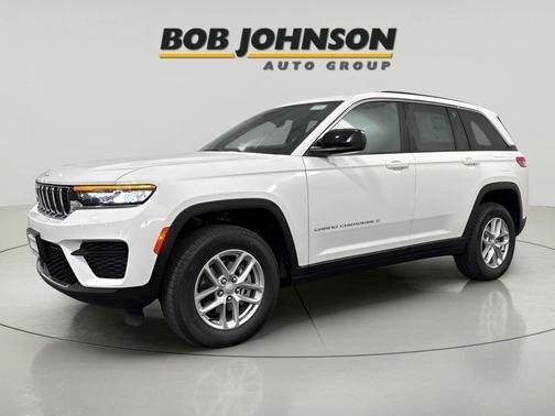 Bright White Clearcoat 2025 Jeep Grand Cherokee Laredo