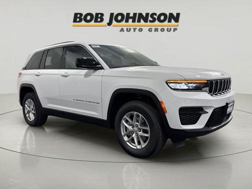 Bright White Clearcoat 2025 Jeep Grand Cherokee Laredo SUV
