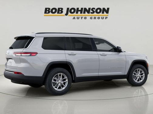 Bright White Clearcoat 2026 Jeep Grand Cherokee L Laredo