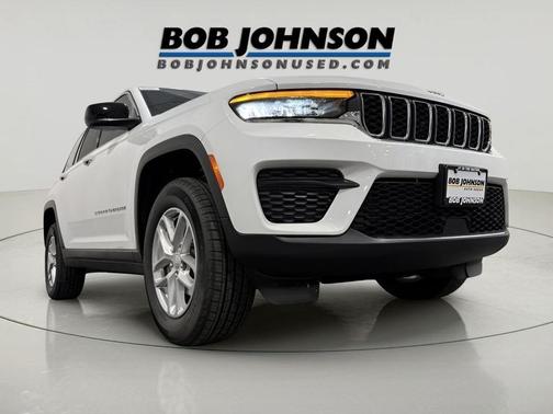 Bright White Clearcoat 2025 Jeep Grand Cherokee Laredo