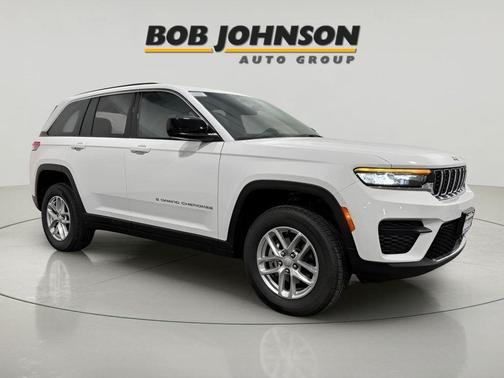 Bright White Clearcoat 2025 Jeep Grand Cherokee Laredo