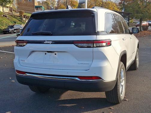 2025 Jeep Grand Cherokee Laredo