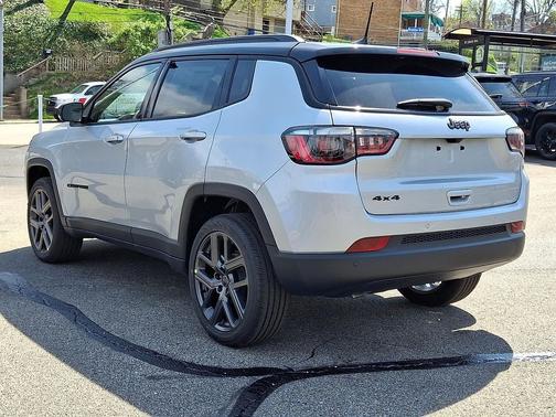 Silver Zynith Metallic Clearcoat 2026 Jeep Compass Limited