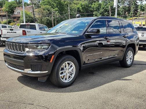 Diamond Black Crystal Pearlcoat 2026 Jeep Grand Cherokee L Laredo