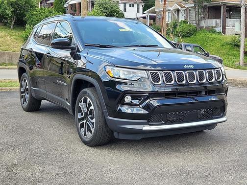 Diamond Black Crystal Pearlcoat 2023 Jeep Compass Limited