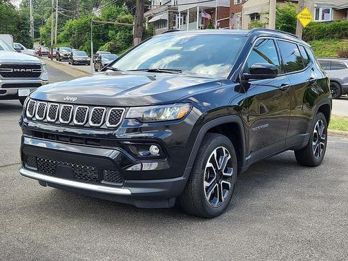 Diamond Black Crystal Pearlcoat 2023 Jeep Compass Limited