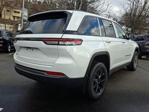 2026 Jeep Grand Cherokee Altitude