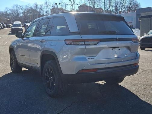 2026 Jeep Grand Cherokee Altitude