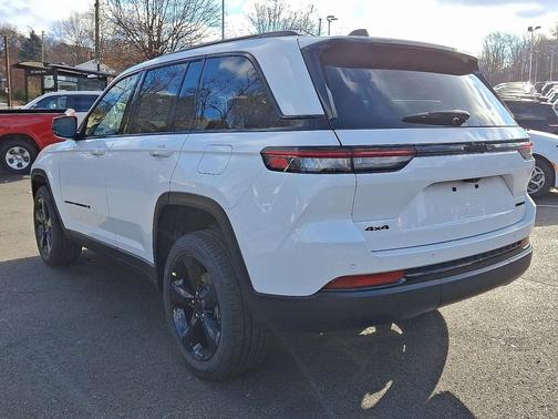 Bright White Clearcoat 2025 Jeep Grand Cherokee Limited
