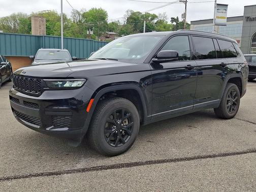 Diamond Black Crystal Pearlcoat 2025 Jeep Grand Cherokee L Altitude