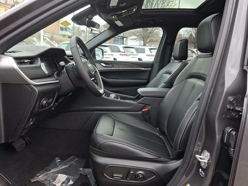 Baltic Gray Metallic Clearcoat 2025 Jeep Grand Cherokee Limited