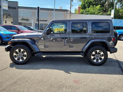 Granite Crystal Metallic Clearcoat 2022 Jeep Wrangler Unlimited Sahara