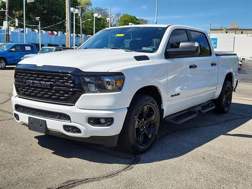 Bright White Clearcoat 2024 RAM 1500 Big Horn/Lone Star