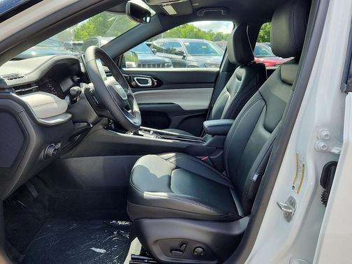 Bright White Clearcoat 2026 Jeep Compass Limited
