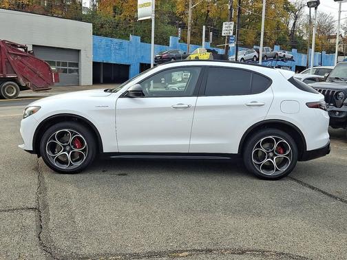2024 Alfa Romeo Stelvio Veloce AWD
