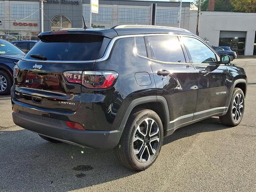 Diamond Black Crystal Pearlcoat 2024 Jeep Compass Limited