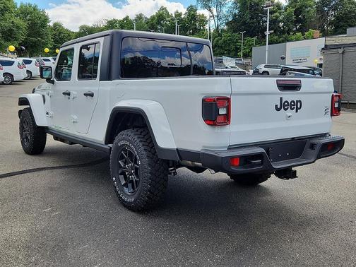 Bright White Clearcoat 2026 Jeep Gladiator Willys 4x4