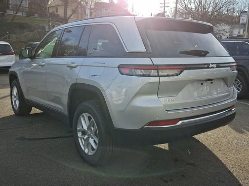 Silver Zynith 2025 Jeep Grand Cherokee Laredo