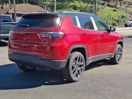 Red Hot Pearlcoat 2026 Jeep Compass Limited