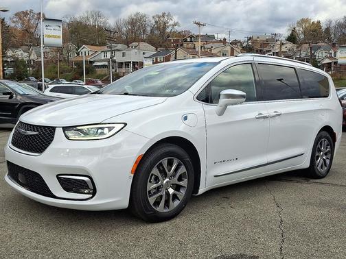 2024 Chrysler Pacifica L