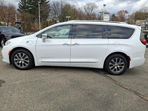 2024 Chrysler Pacifica L