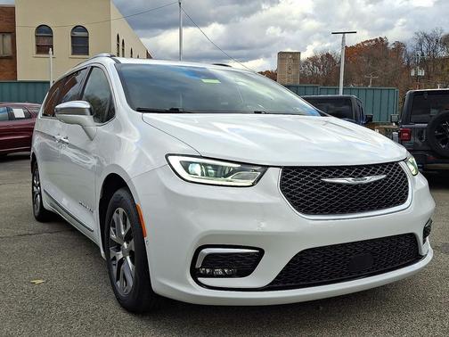 2024 Chrysler Pacifica L