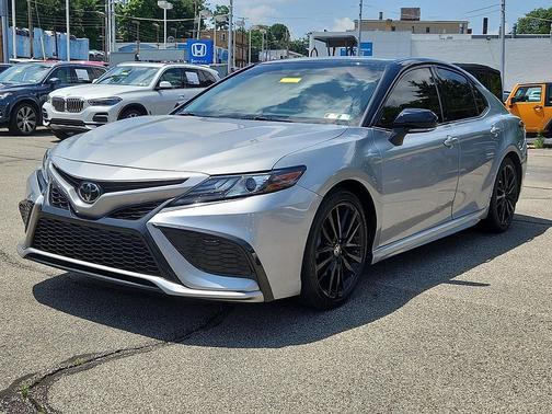 Celestial Silver Metallic/Midnight Black Metallic 2023 Toyota Camry XSE