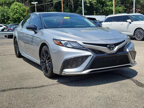 Celestial Silver Metallic/Midnight Black Metallic 2023 Toyota Camry XSE