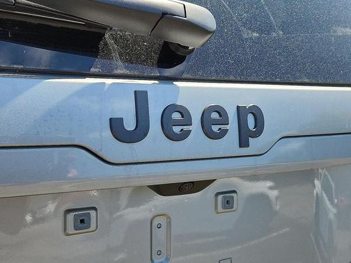 Silver Zynith Clearcoat 2026 Jeep Cherokee Limited