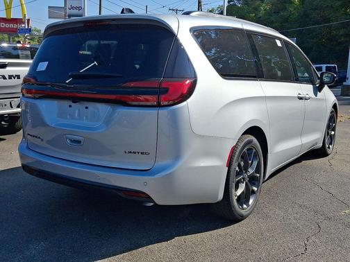 2026 Chrysler Pacifica Limited