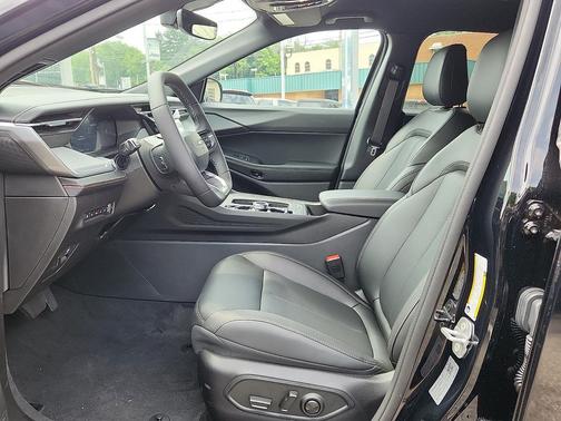 Diamond Black Crystal Pearlcoat 2026 Jeep Cherokee Limited