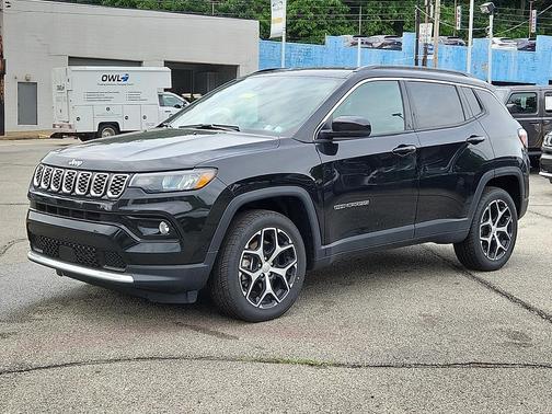 Diamond Black Crystal Pearlcoat 2024 Jeep Compass Limited