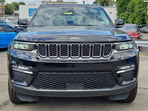 Diamond Black Crystal Pearlcoat 2023 Jeep Grand Cherokee Limited