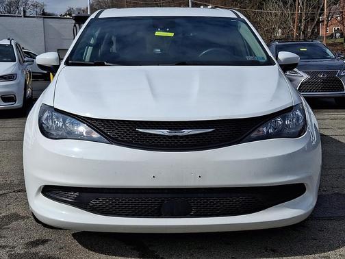 2021 Chrysler Voyager LX