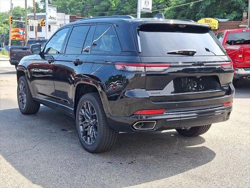 2025 Jeep Grand Cherokee Summit