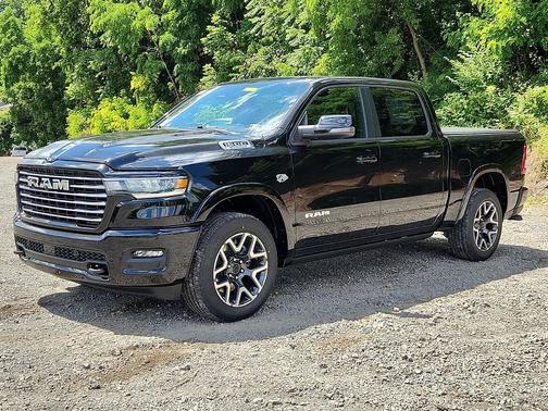 Diamond Black Crystal Pearlcoat 2026 RAM 1500 Laramie