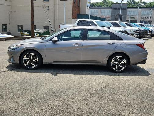 Fluid Metal 2023 Hyundai ELANTRA Limited