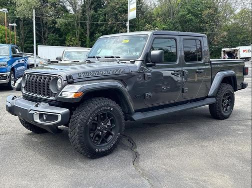 Granite Crystal Metallic Clearcoat 2025 Jeep Gladiator High Tide
