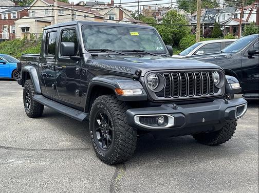 Granite Crystal Metallic Clearcoat 2025 Jeep Gladiator High Tide