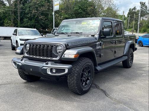Granite Crystal Metallic Clearcoat 2025 Jeep Gladiator High Tide