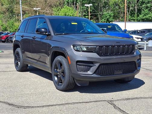 Baltic Gray Metallic Clearcoat 2023 Jeep Grand Cherokee Altitude