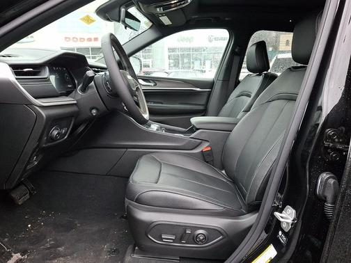 Diamond Black Crystal Pearlcoat 2026 Jeep Grand Cherokee L Limited