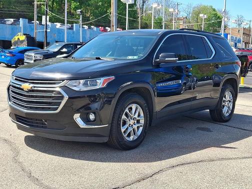 Mosaic Black Metallic 2021 Chevrolet Traverse LT Cloth