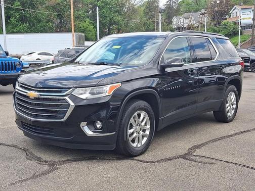 Mosaic Black Metallic 2021 Chevrolet Traverse LT Cloth
