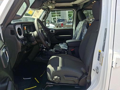 Bright White Clearcoat 2026 Jeep Wrangler Willys