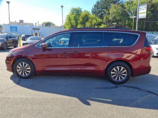 2022 Chrysler Pacifica Hybrid Touring L