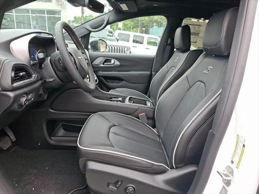 2025 Chrysler Pacifica Hybrid Premium S Appearance Pkg