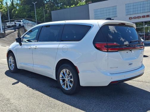 Bright White Clearcoat 2027 Chrysler Pacifica L