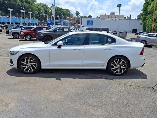 2020 Volvo S60 T5 Momentum